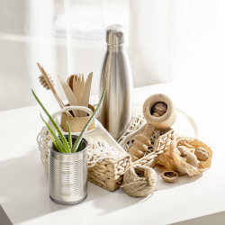 branded Mega Copper Vacuum Insulated Bottle 760ml, from our range of promotional Drink Bottles - Metal