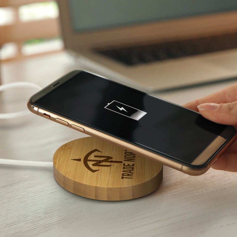 Magnetic 10W Bamboo Wireless Charger