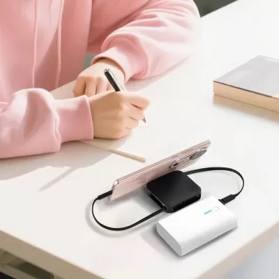 Avola Fast Charging Retractable Cable with Phone Stand