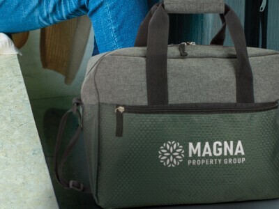 When to Choose Premium Corporate Keepsakes Over Giveaways